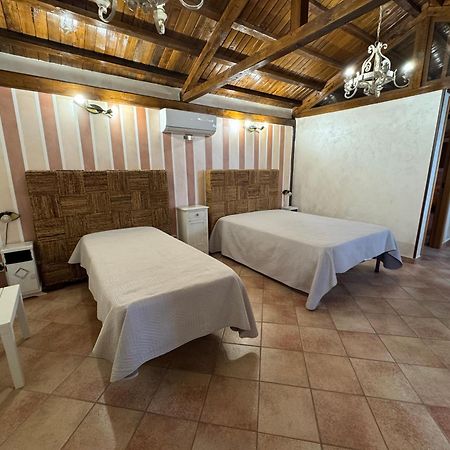 B&B Oasi Di Mamma Clara Latina Eksteriør billede